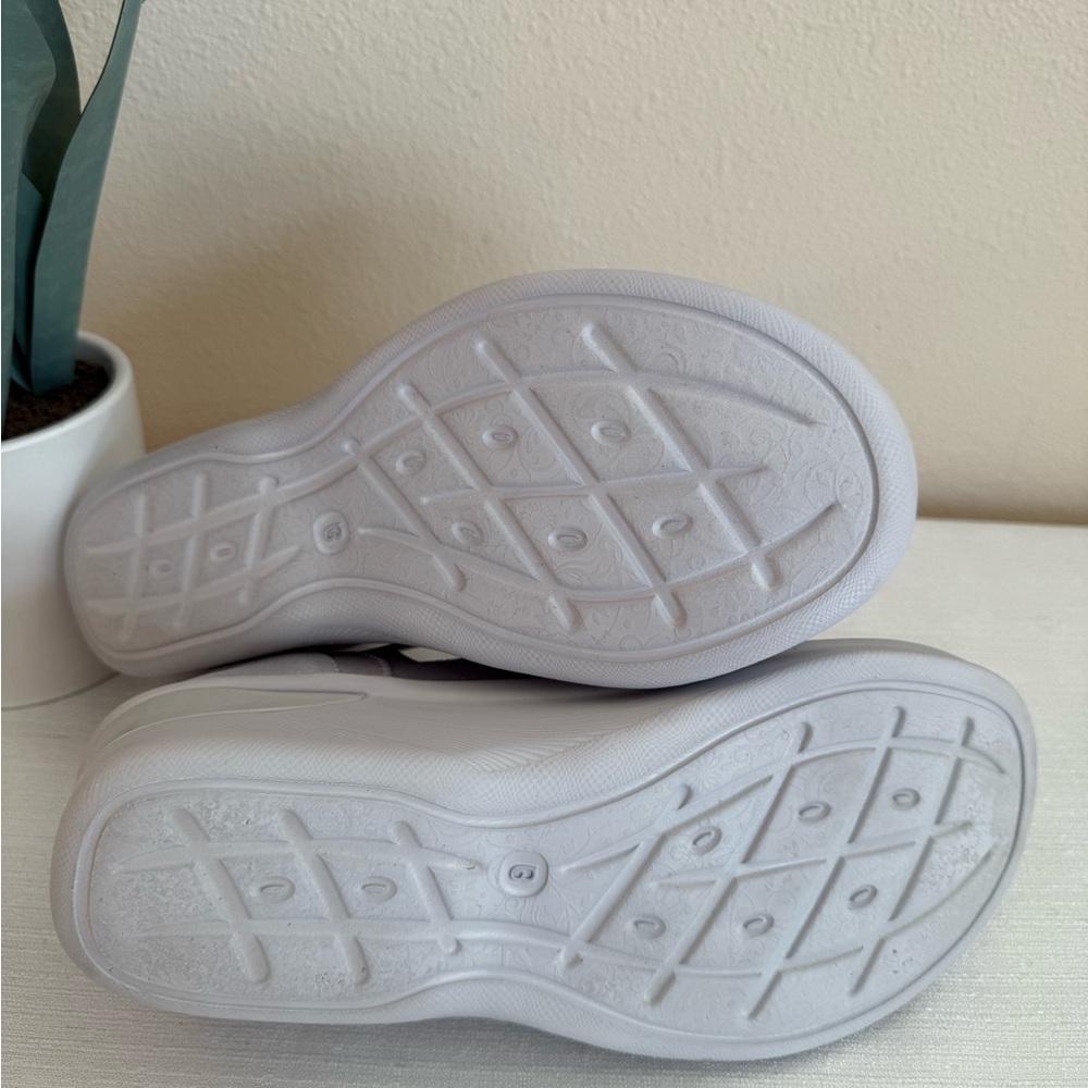 New BZEES Sapphire Women's Light Gray Wedge Sandals - Picture 12 of 12